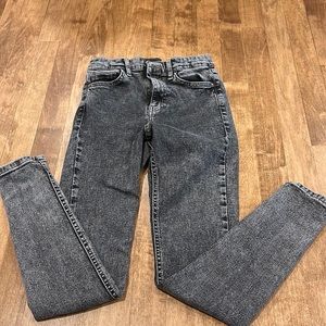 grey skinny jeans